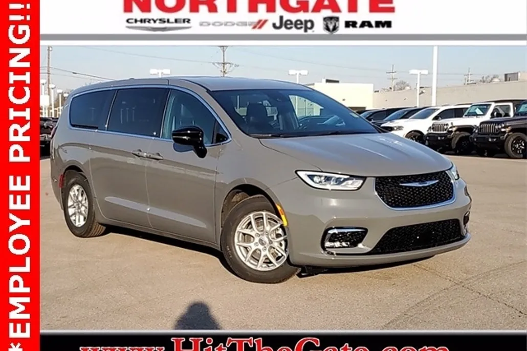 2025 Chrysler Pacifica photo 1
