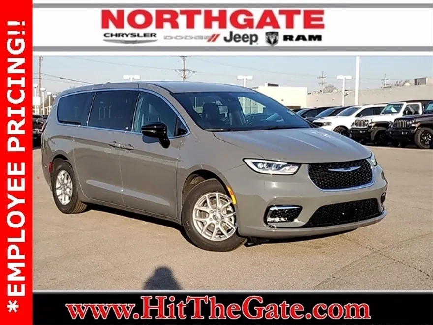 2025 Chrysler Pacifica photo 1