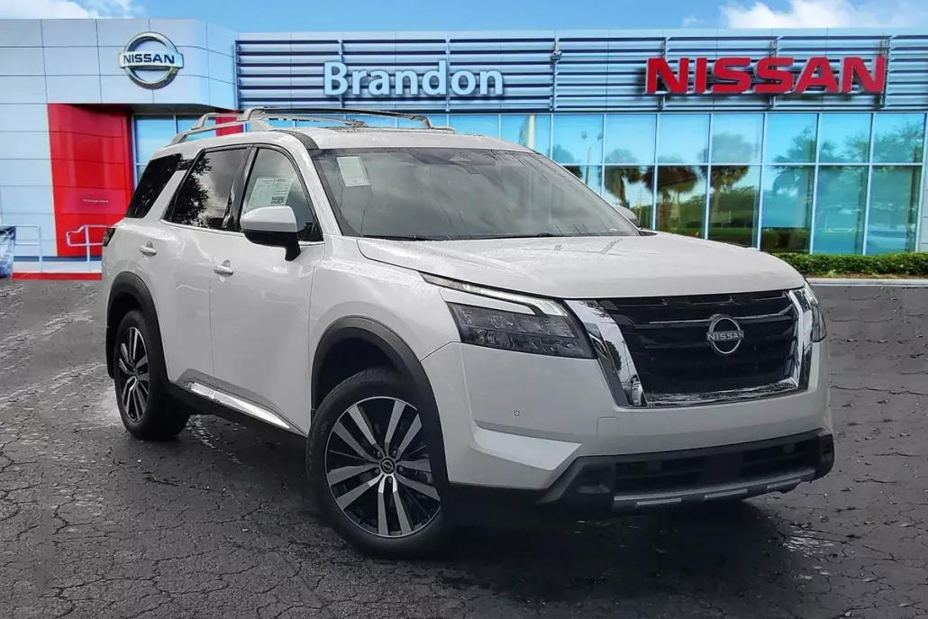 2025 Nissan Pathfinder Platinum photo 1