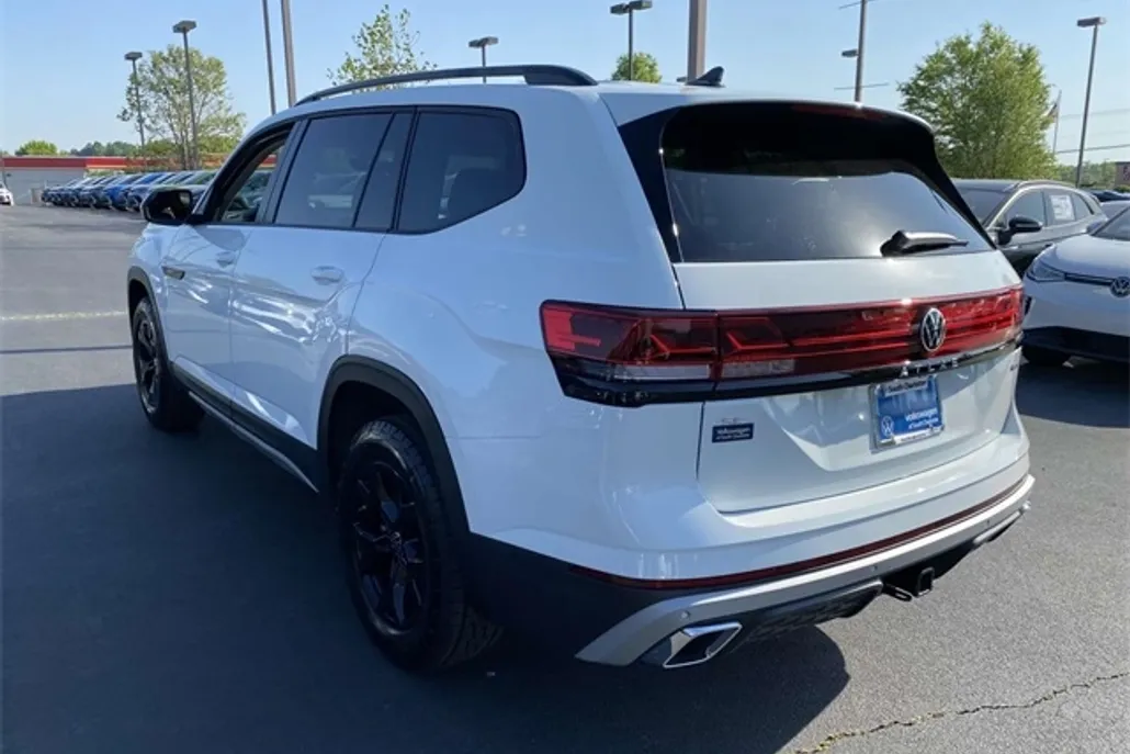 2025 Volkswagen Atlas Peak Edition SE photo 1