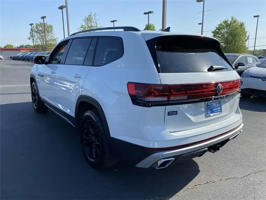 2025 Volkswagen Atlas Peak Edition SE photo 1