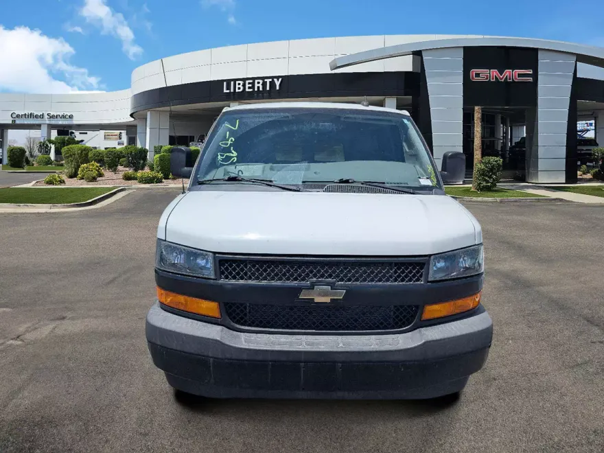 2018 Chevrolet Express Passenger 2500 LS photo 1