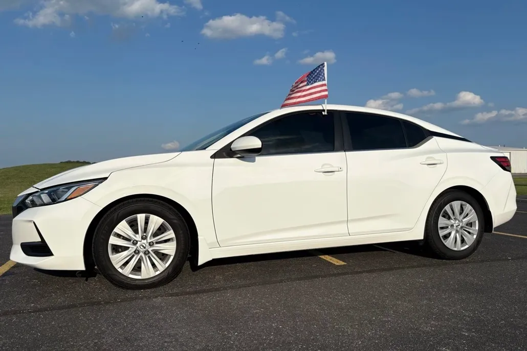 2021 Nissan Sentra S photo 1