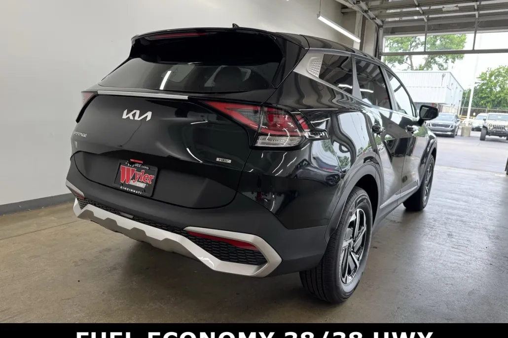 2025 Kia Sportage Hybrid LX photo 1