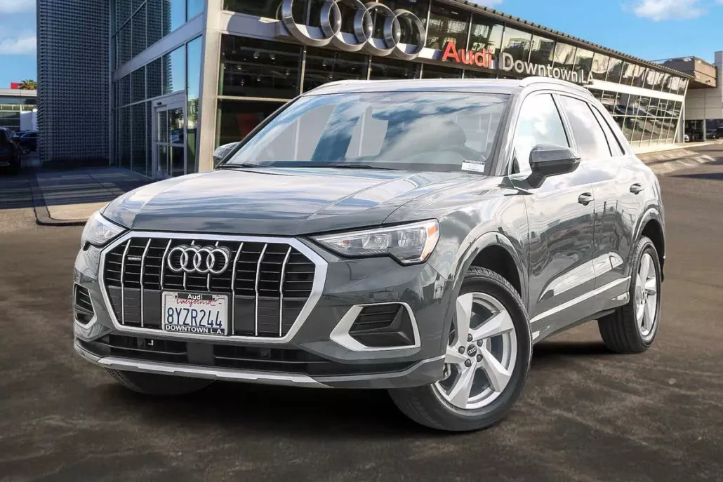 2022 Audi Q3 40 TFSI Premium photo 1