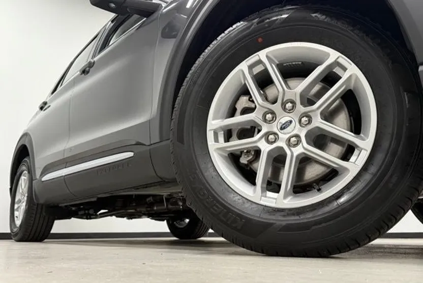 2025 Ford Explorer photo 1