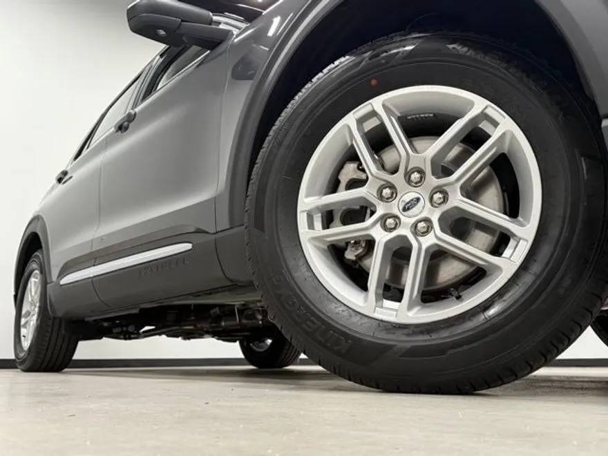 2025 Ford Explorer photo 1