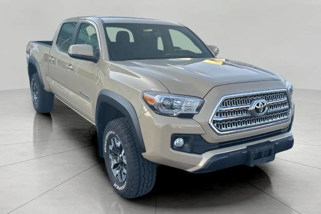 2017 Toyota Tacoma TRD Double Cab V6 4x4 photo 1