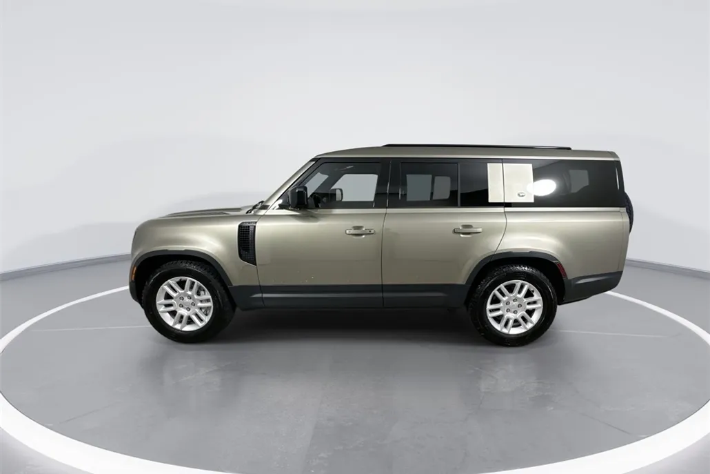 2023 Land Rover Defender 130 S photo 1