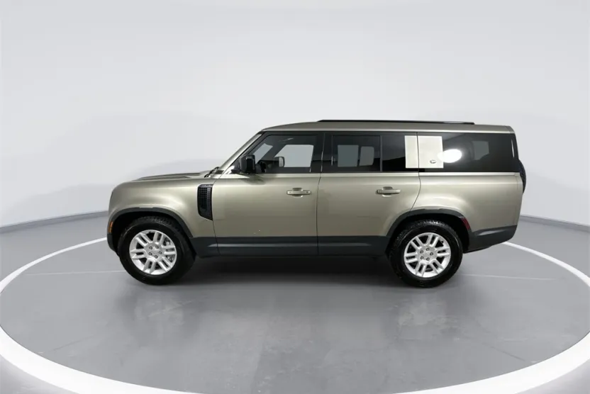 2023 Land Rover Defender 130 S photo 1
