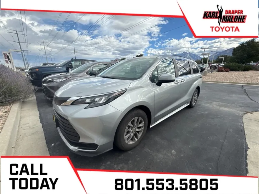 2025 Toyota Sienna LE photo 1