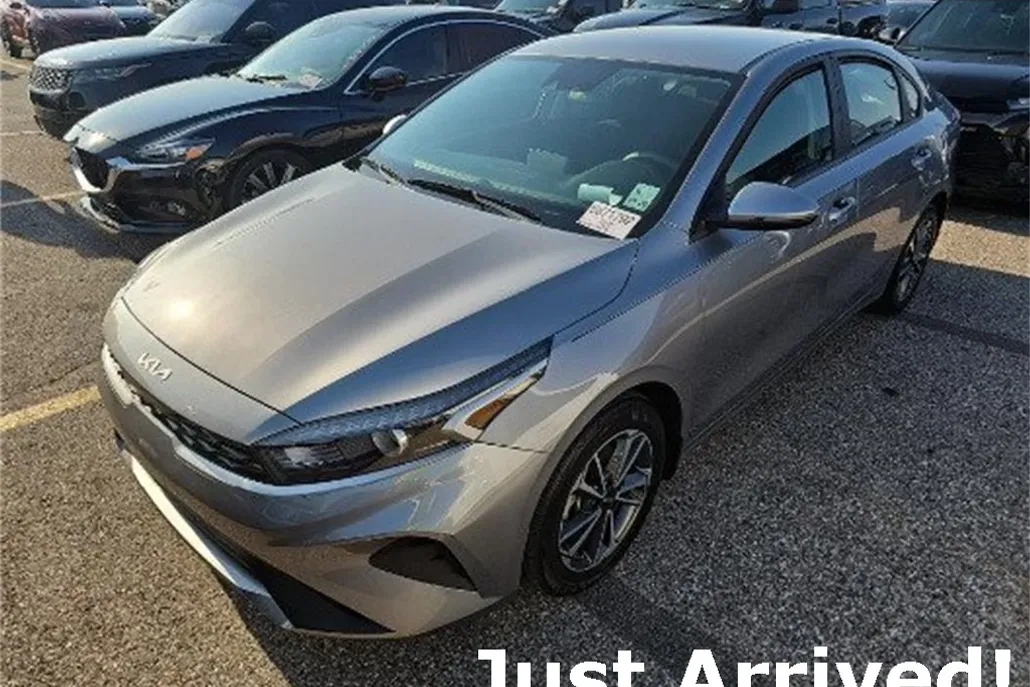 2024 Kia Forte LXS photo 1