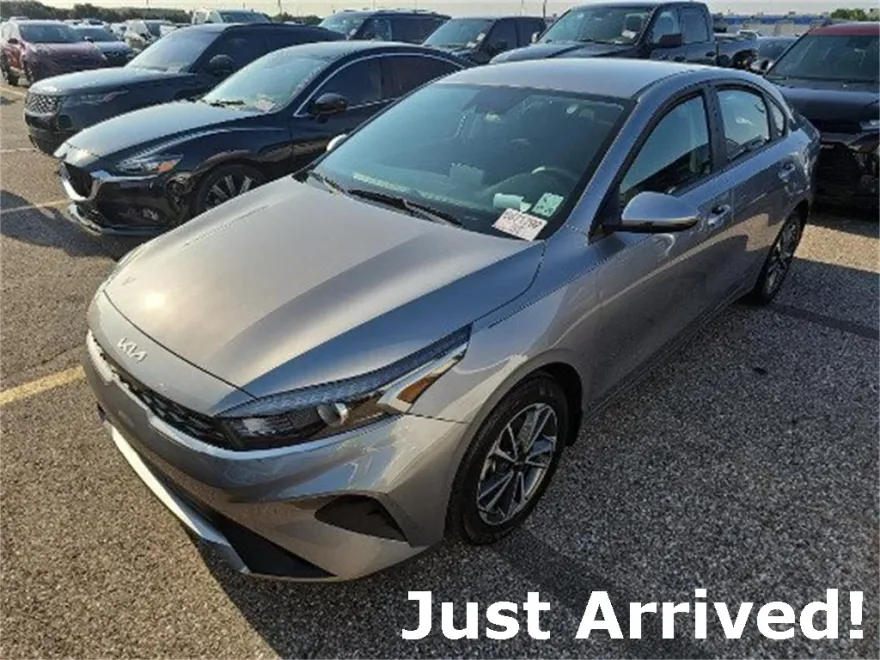 2024 Kia Forte LXS photo 1