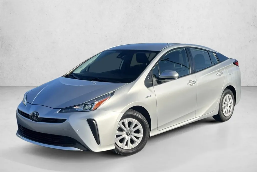 2021 Toyota Prius LE photo 1