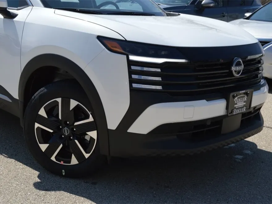 2025 Nissan Kicks SV photo 1