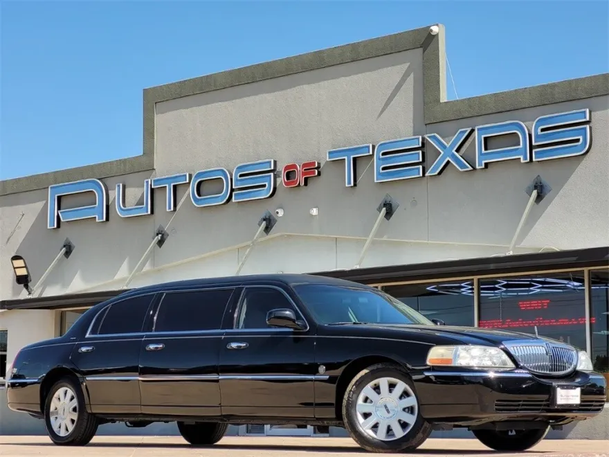 2003 Lincoln Town Car Executive photo 1
