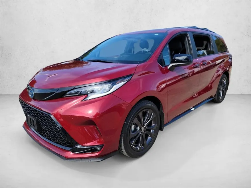 2025 Toyota Sienna XSE photo 1