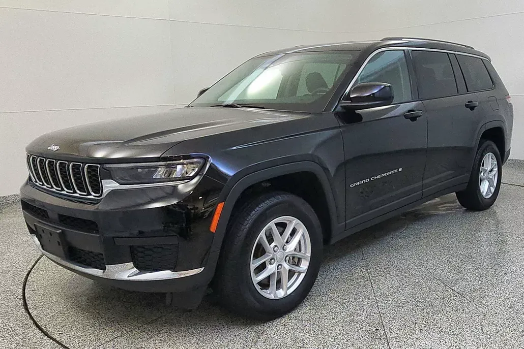 2023 Jeep Grand Cherokee Laredo photo 1