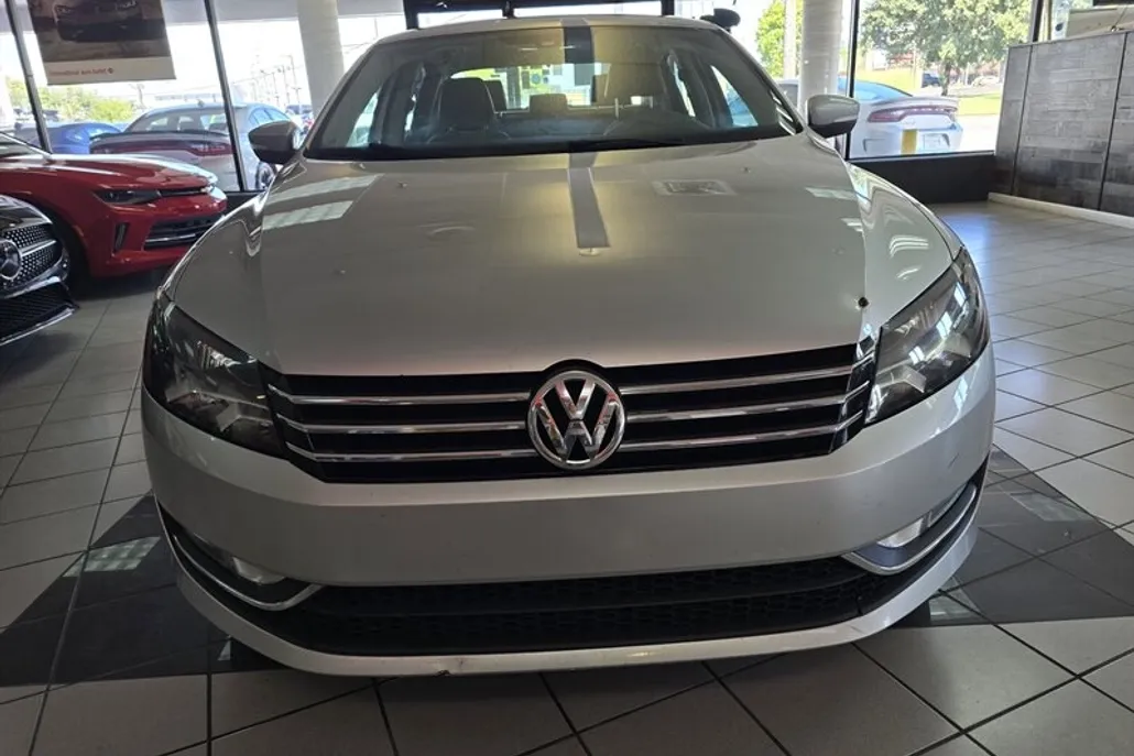 2015 Volkswagen Passat S photo 1