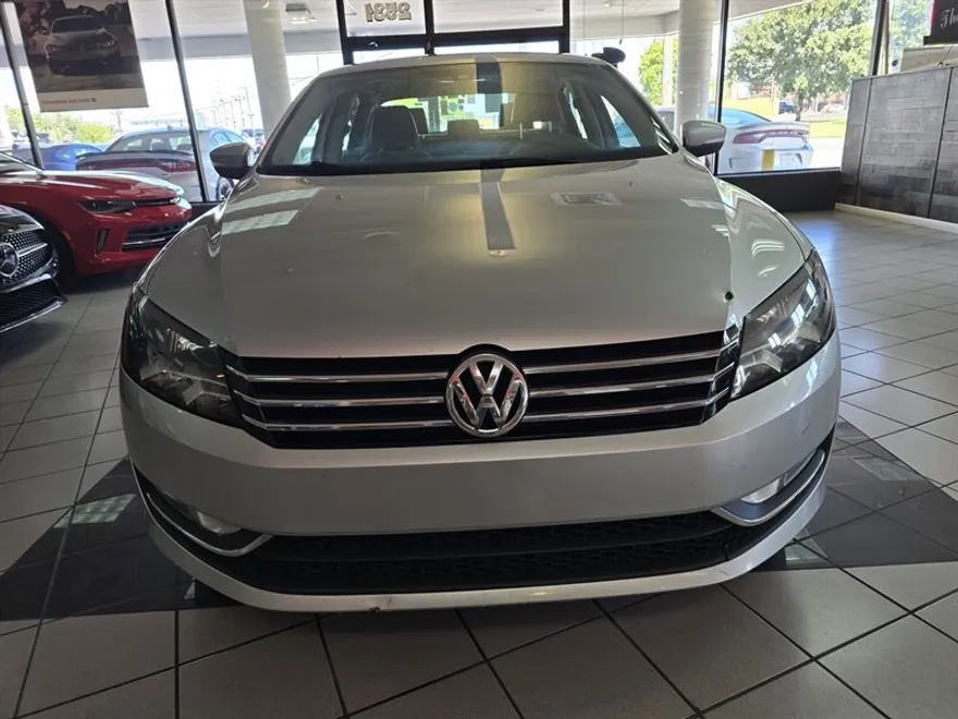 2015 Volkswagen Passat S photo 1