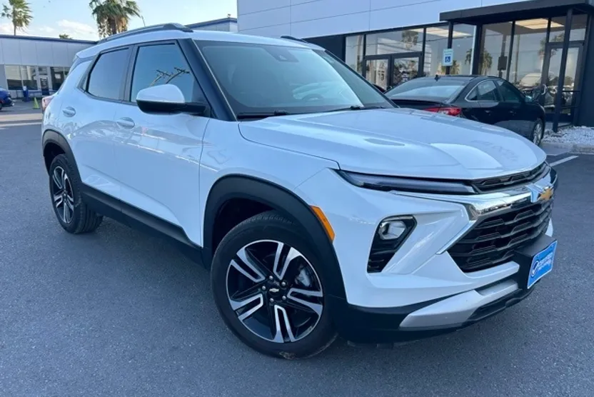 2025 Chevrolet Trailblazer LT photo 1