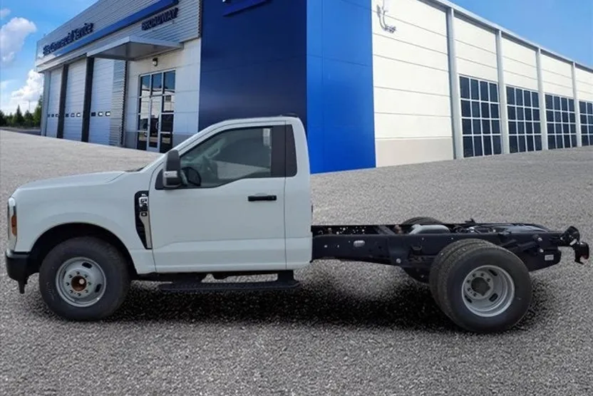 2024 Ford F-350 XL photo 1