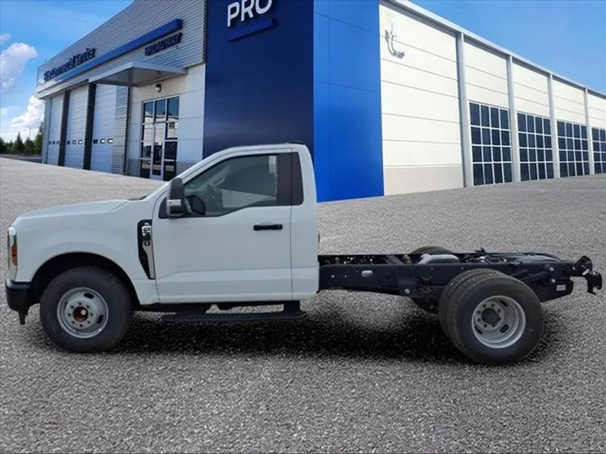 2024 Ford F-350 XL photo 1
