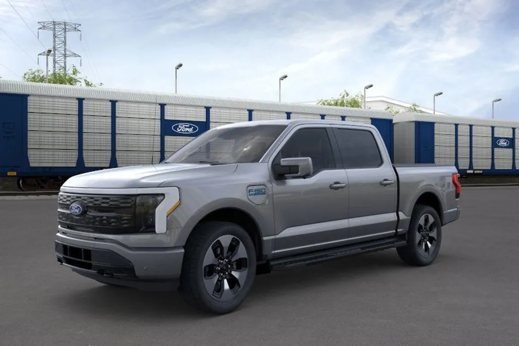 2025 Ford F-150 Lightning Platinum photo 1