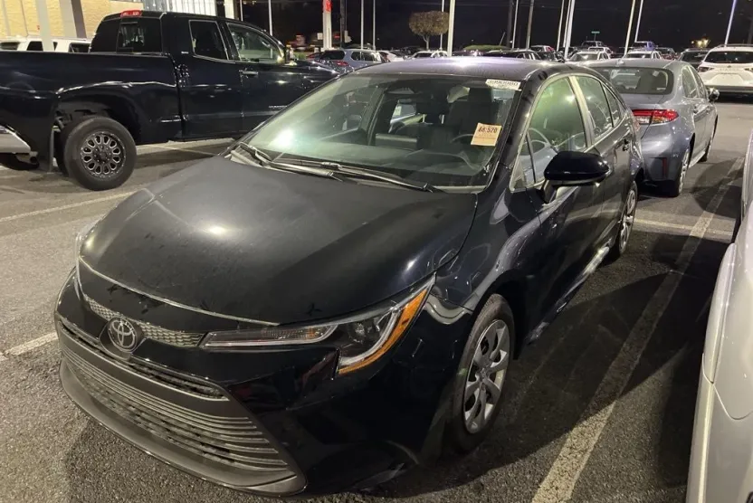 2025 Toyota Corolla LE photo 1