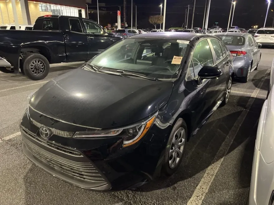 2025 Toyota Corolla LE photo 1