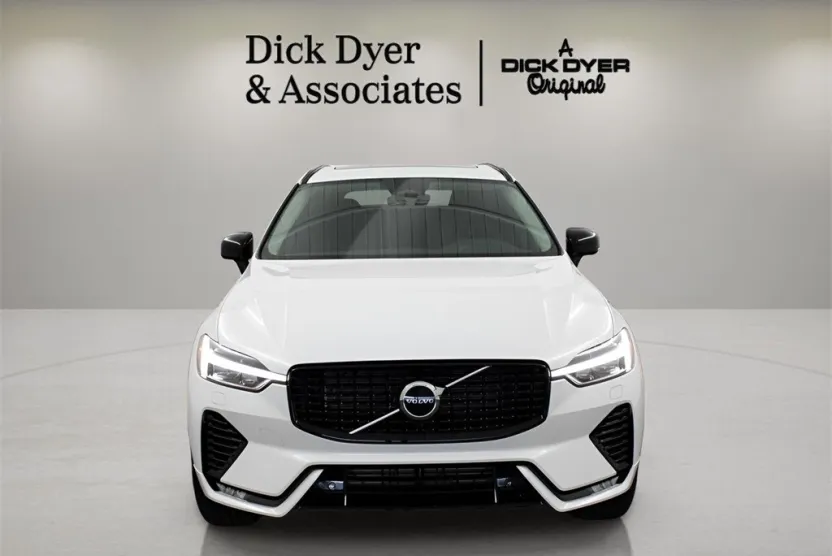 2025 Volvo XC60 B5 Core photo 1