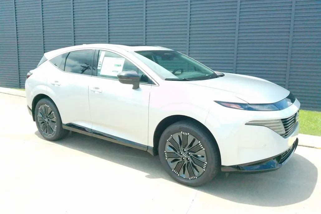 2025 Nissan Murano Platinum photo 1