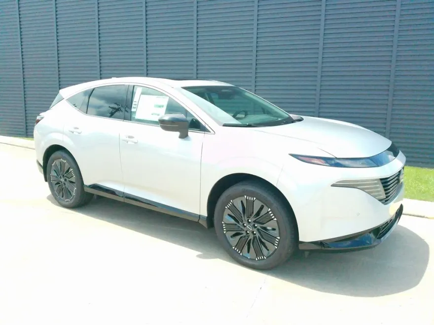 2025 Nissan Murano Platinum photo 1