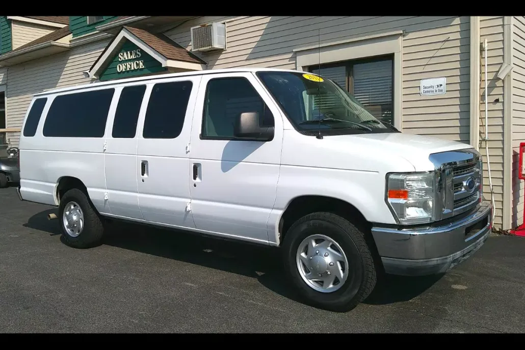 2011 Ford E-350 photo 1