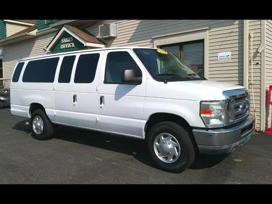 2011 Ford E-350 photo 1