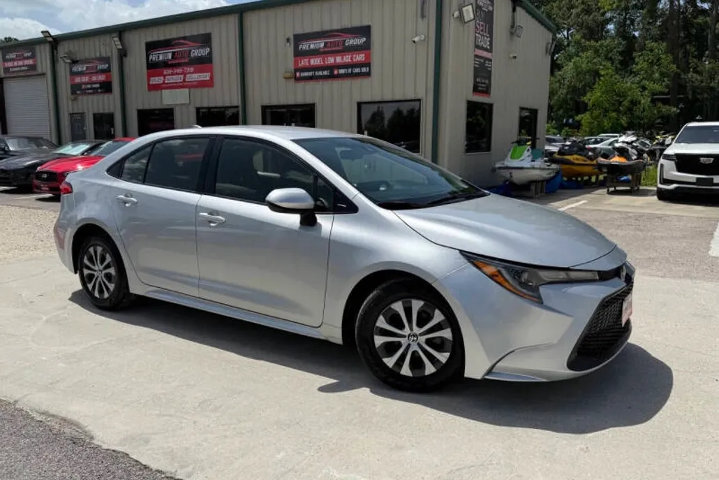 2022 Toyota Corolla Hybrid LE photo 1