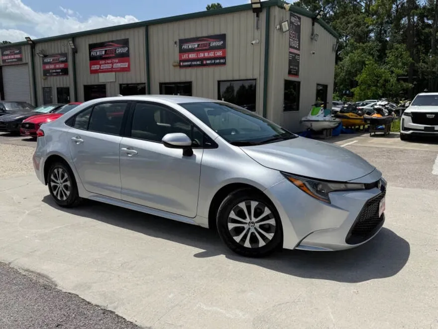 2022 Toyota Corolla Hybrid LE photo 1