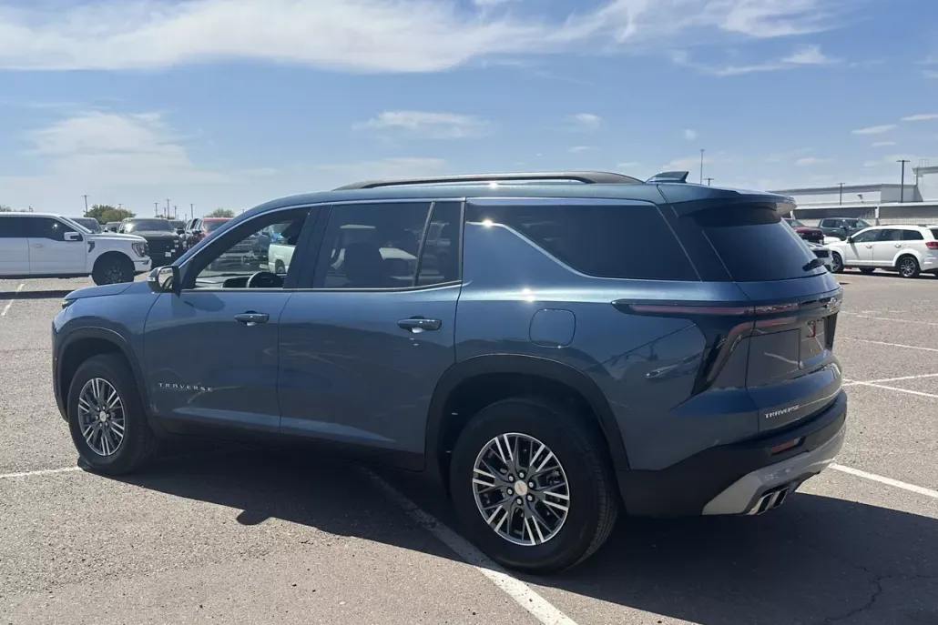 2025 Chevrolet Traverse photo 1