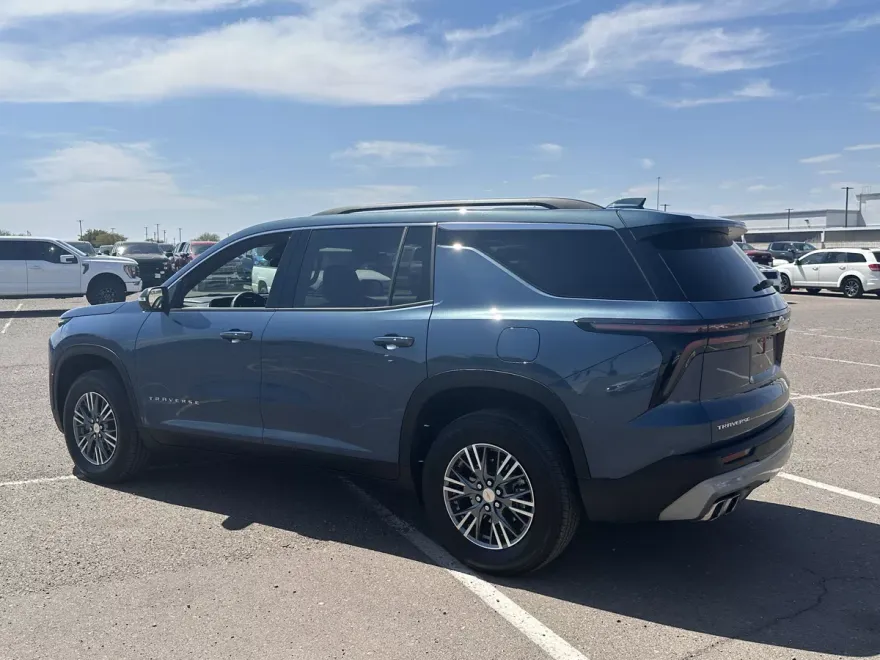 2025 Chevrolet Traverse photo 1