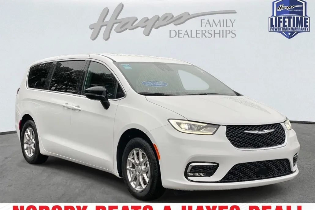 2026 Chrysler Pacifica photo 1