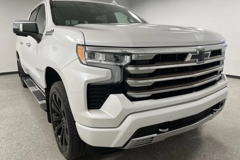 2022 Chevrolet Silverado 1500 High Country photo 1