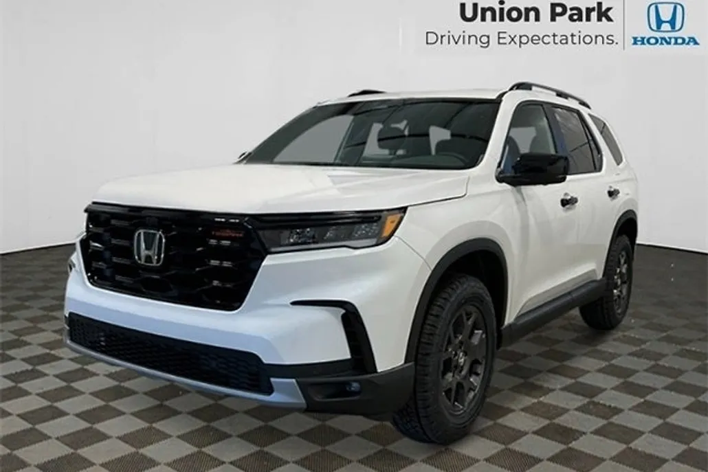 2025 Honda Pilot TrailSport photo 1