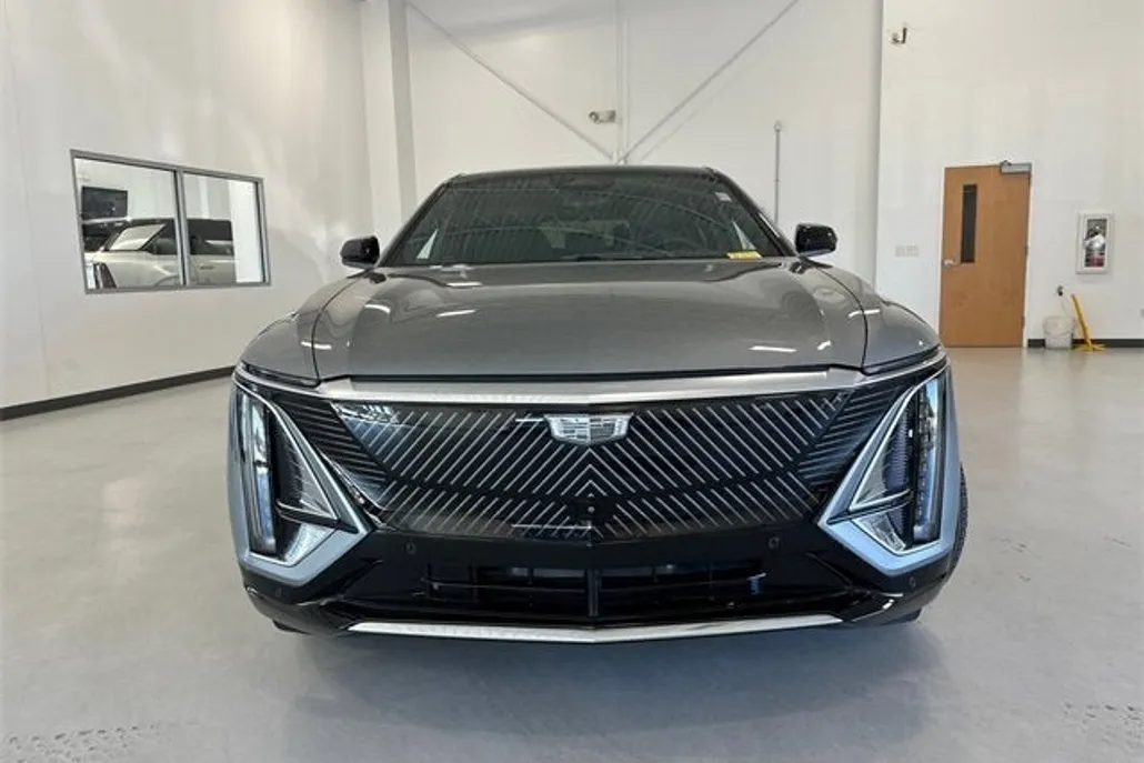 2024 Cadillac Lyriq Luxury photo 1