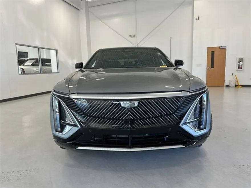 2024 Cadillac Lyriq Luxury photo 1