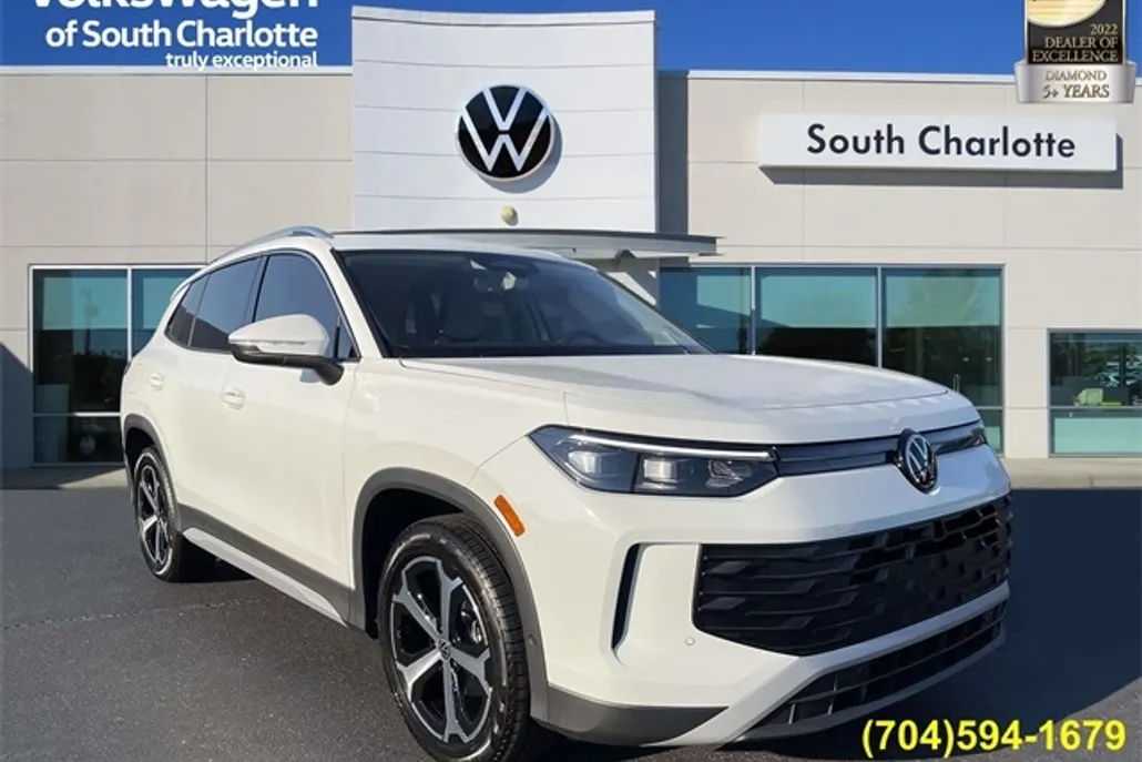 2025 Volkswagen Tiguan SE photo 1