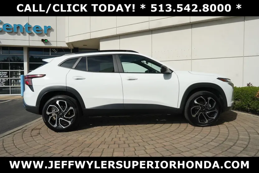 2025 Chevrolet Trax photo 1