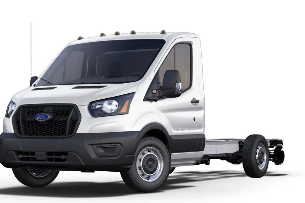 2024 Ford Transit Cutaway photo 1