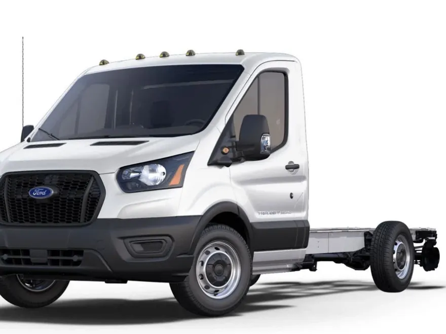 2024 Ford Transit Cutaway photo 1