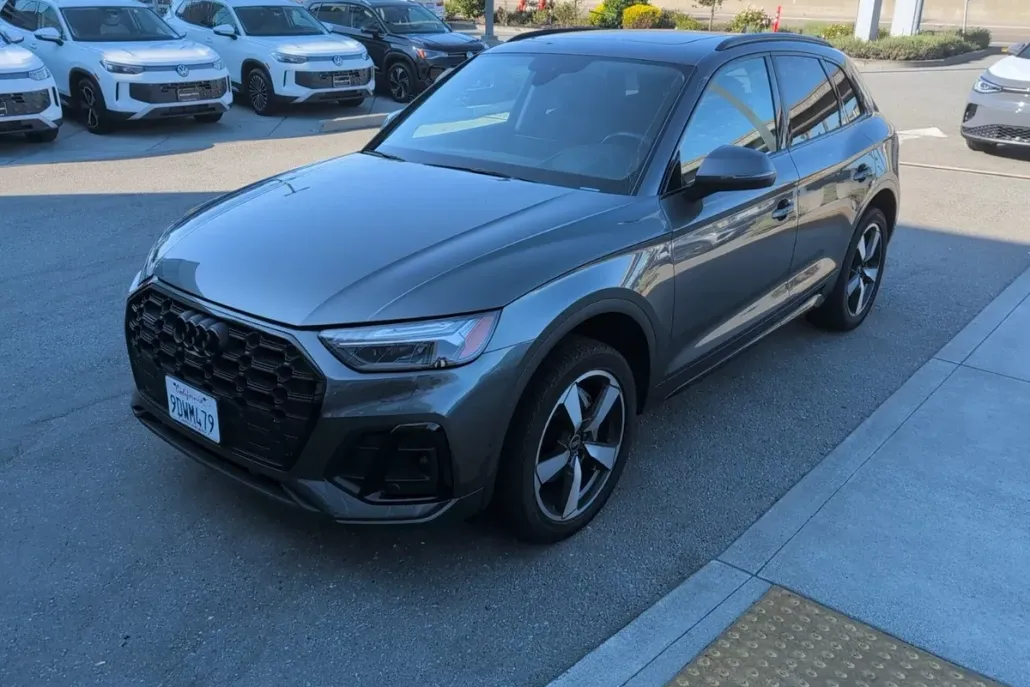 2023 Audi Q5 45 S line Prestige Premium photo 1