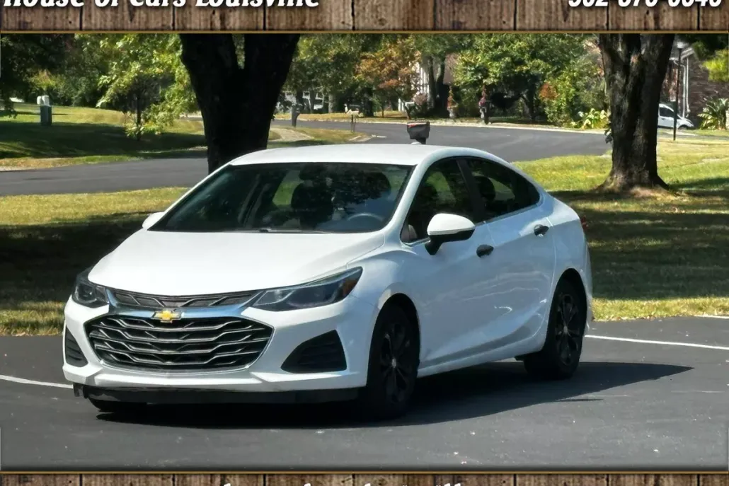2019 Chevrolet Cruze LT photo 1